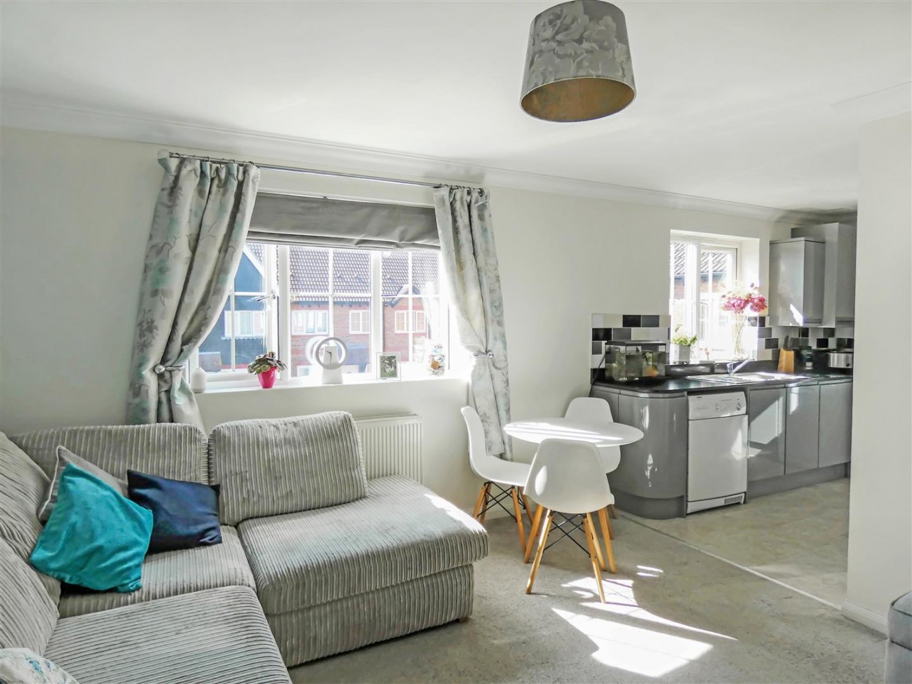 Lounge / Kitchen