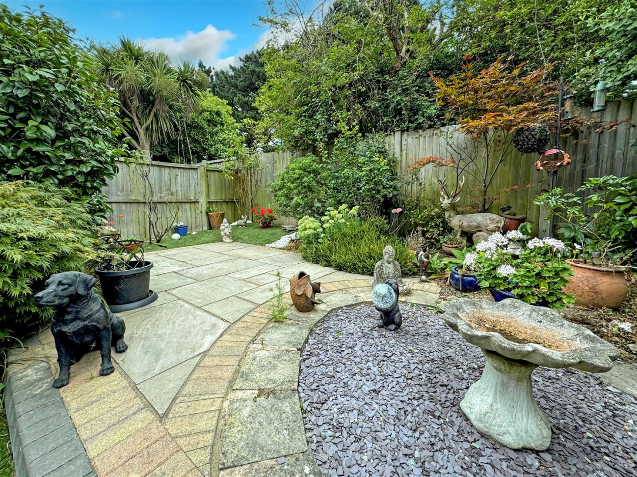 garden2_1_1.jpg