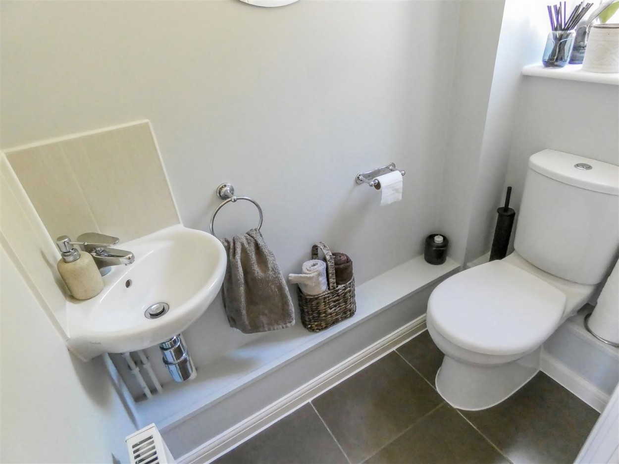 GROUND FLOOR CLOAKROOM