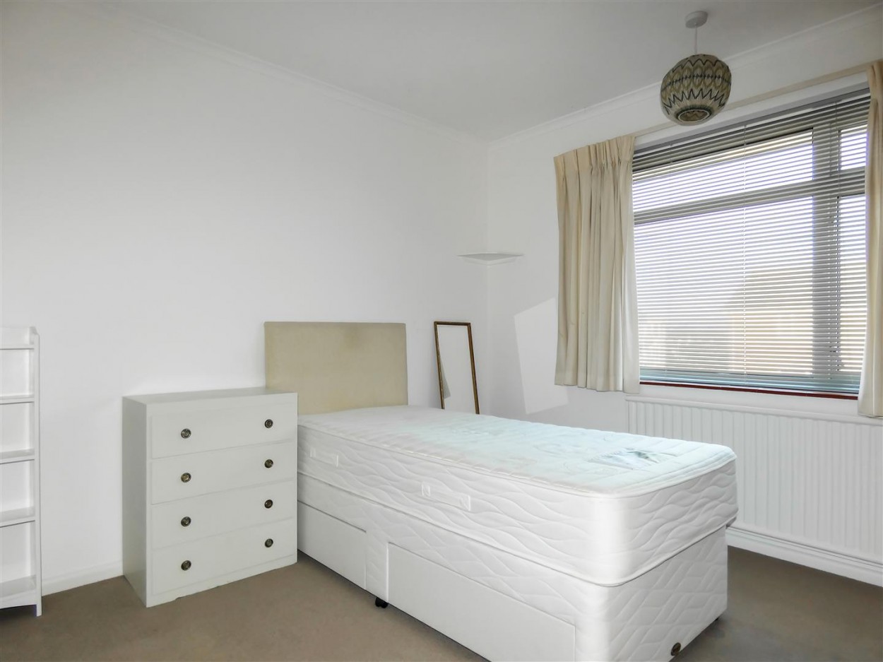 Bed 2.jpg