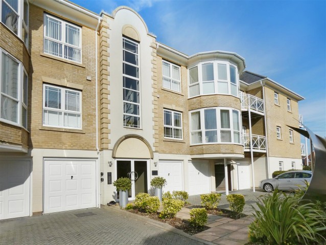 Harsfold Close, Rustington