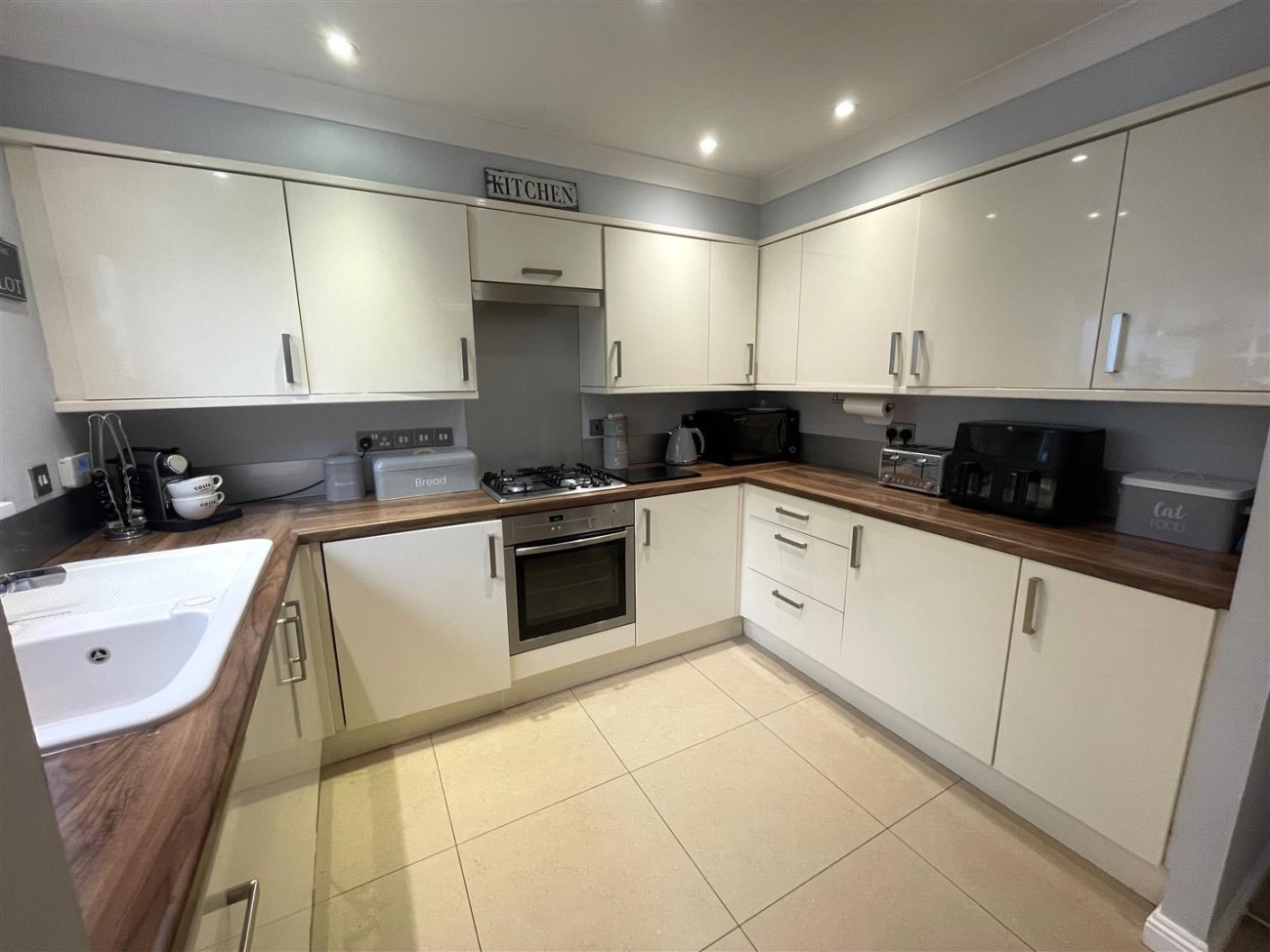Kitchen (1).jpg