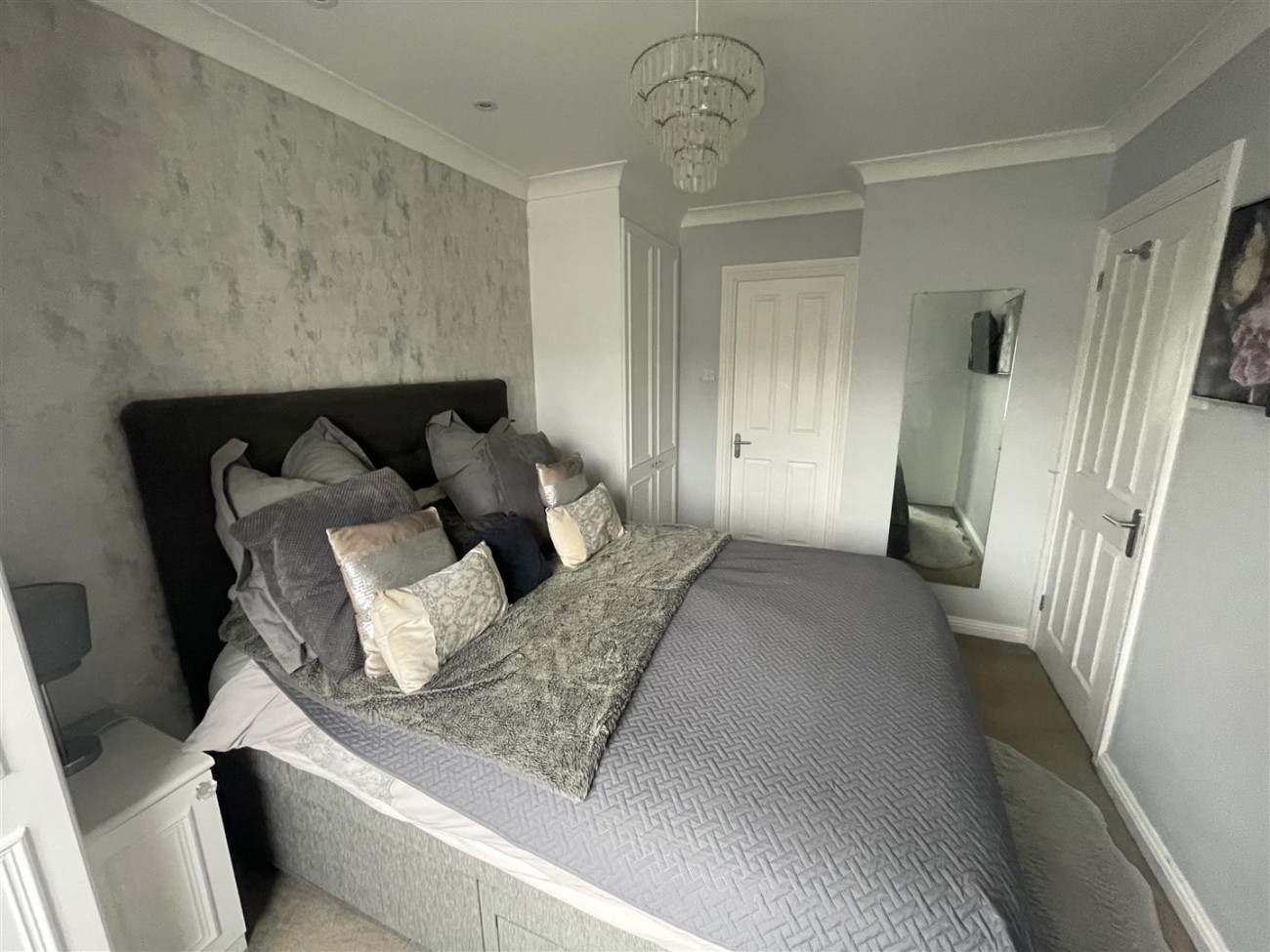 Bedroom 1 (4).jpg
