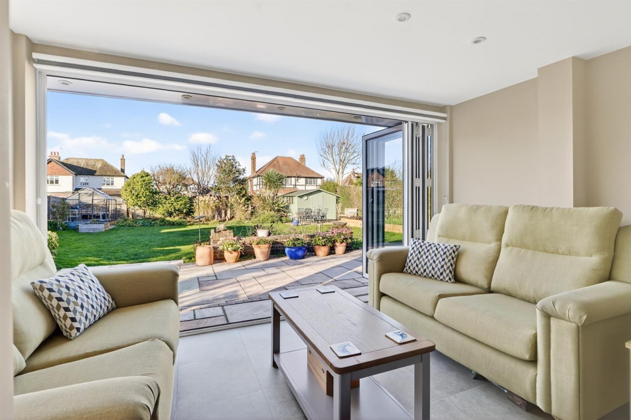 32 Harsfold Road Final-24.jpg