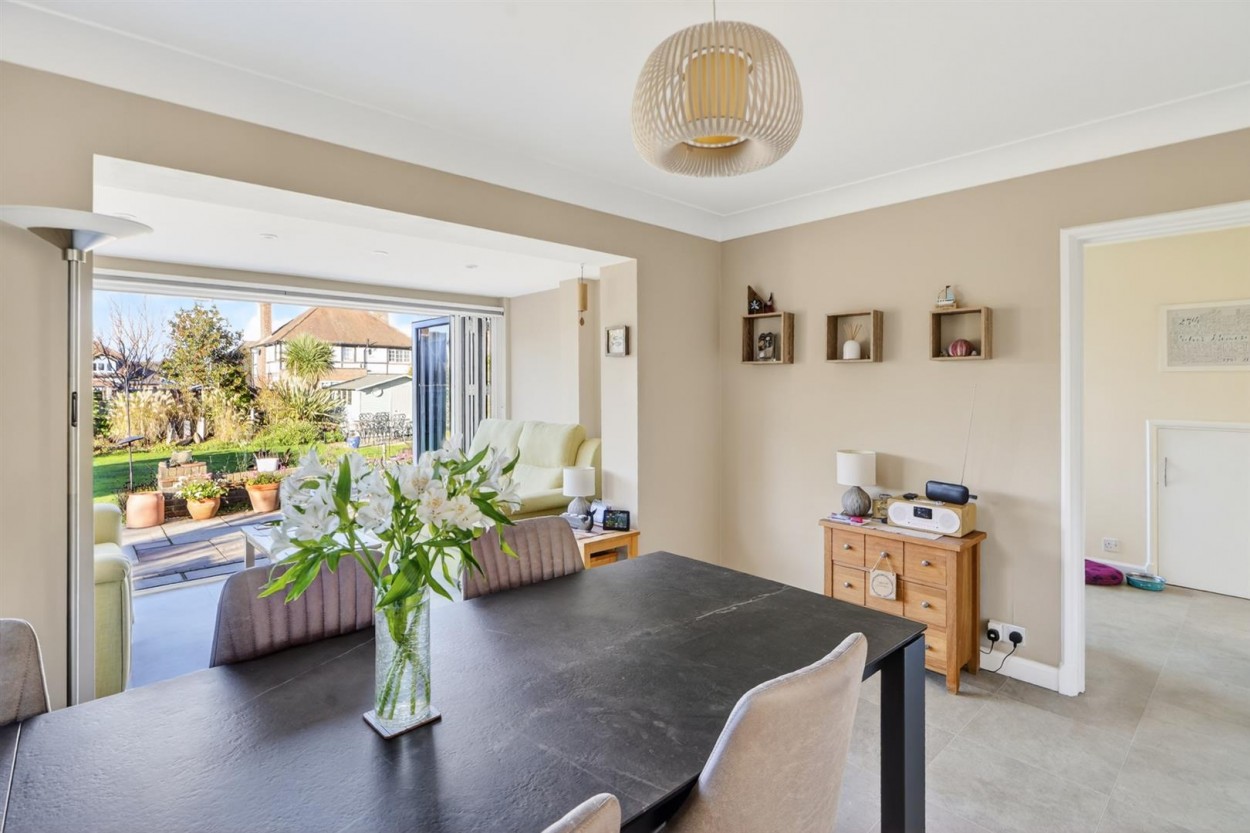 32 Harsfold Road Final-25.jpg