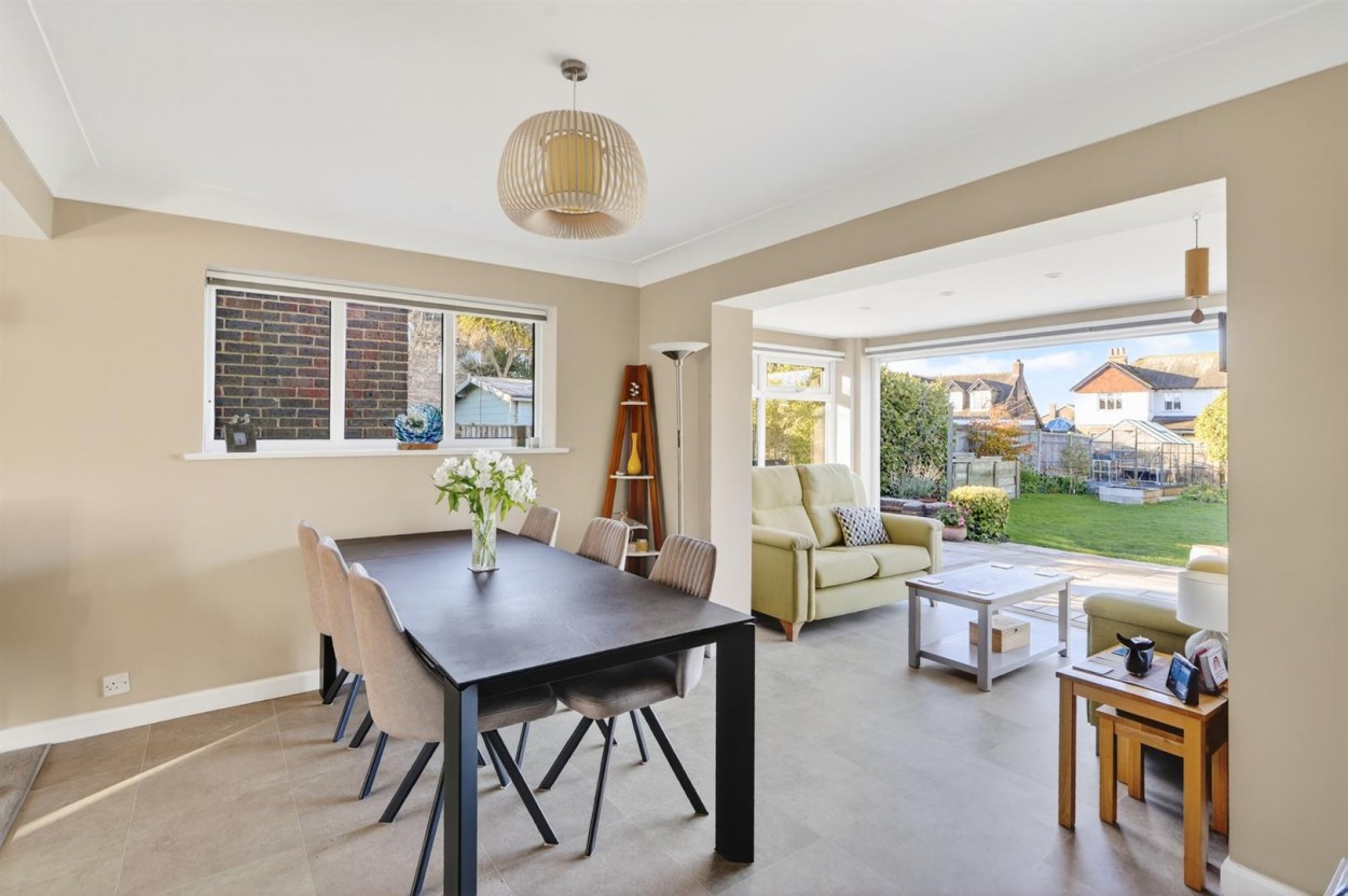 32 Harsfold Road Final-26.jpg