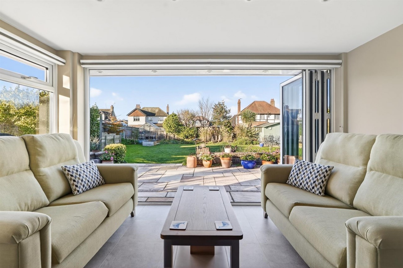 32 Harsfold Road Final-23.jpg