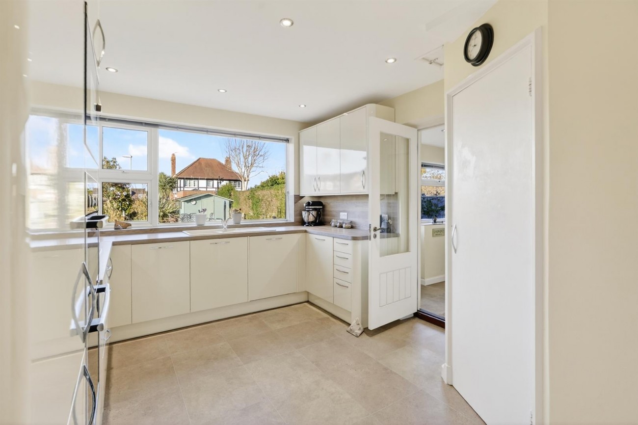 32 Harsfold Road Final-18.jpg