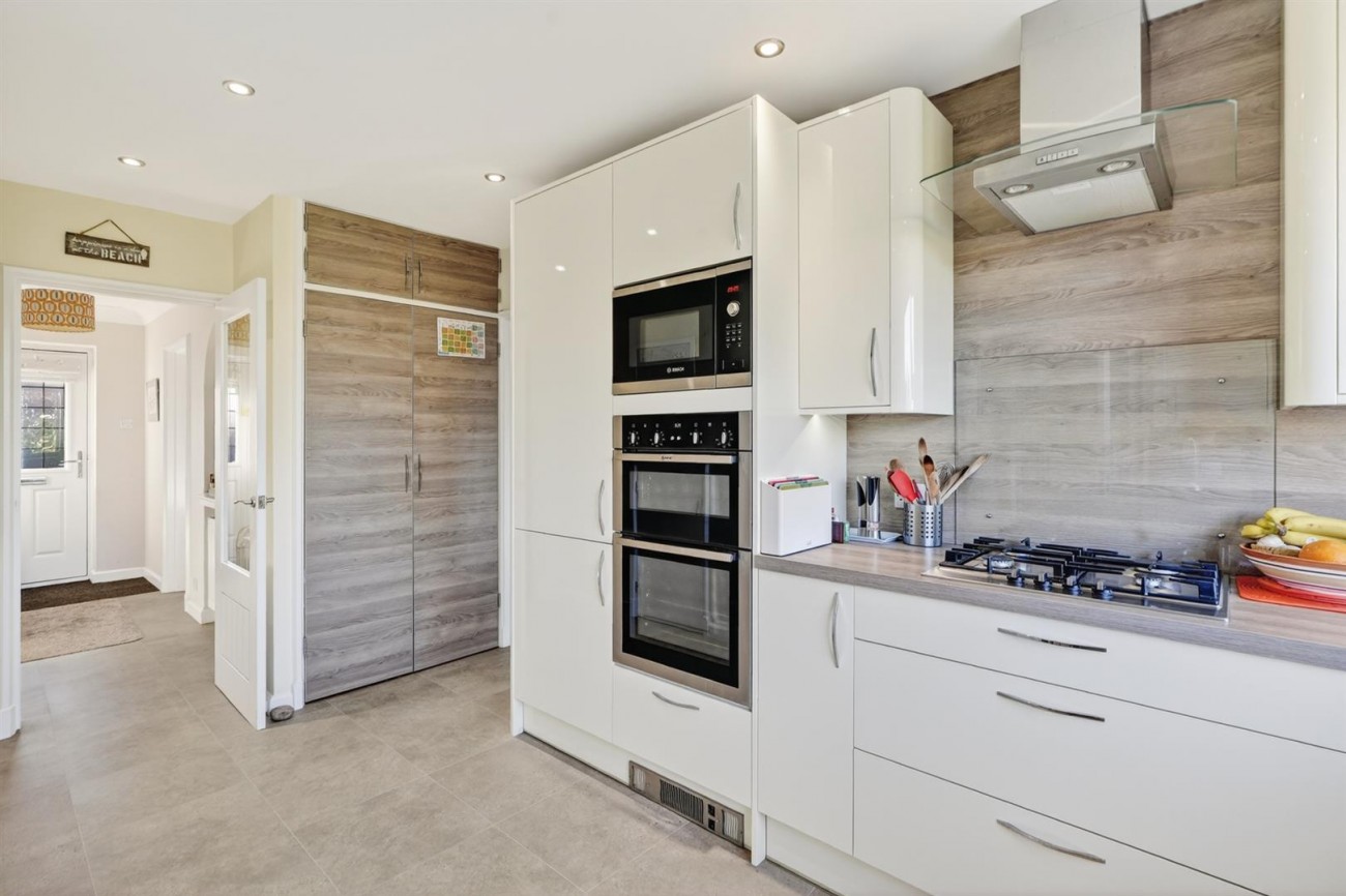 32 Harsfold Road Final-19.jpg