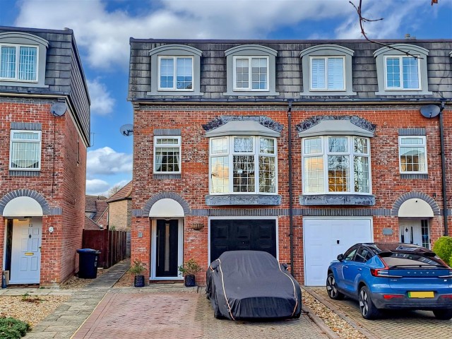 View Hamilton Close, Parklands, Rustington