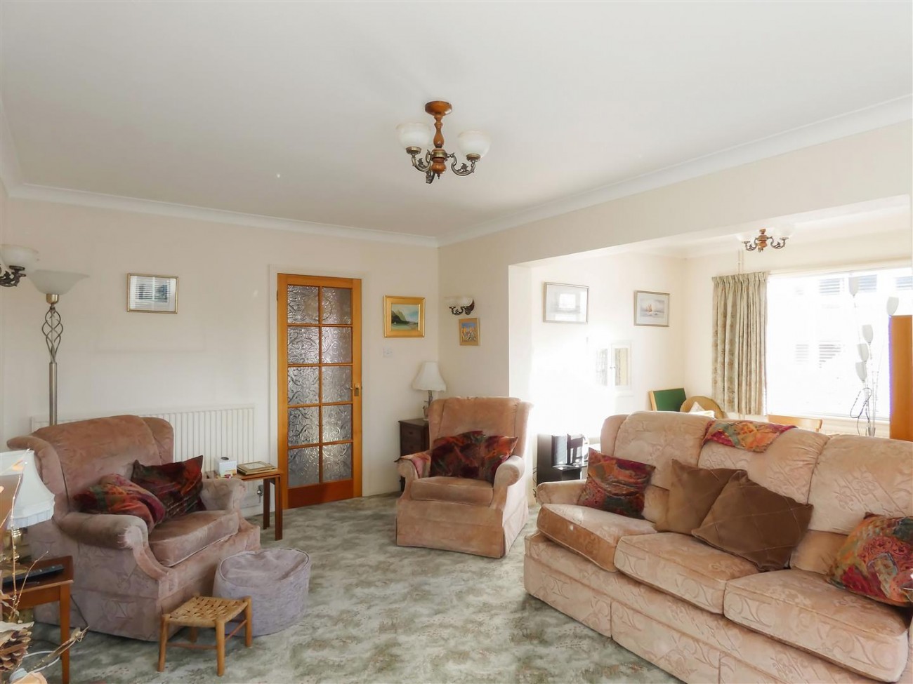 Lounge/Dining Room