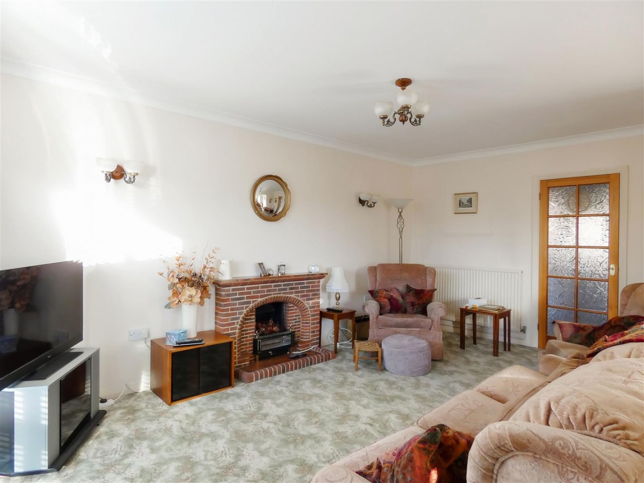 Lounge/Dining Room