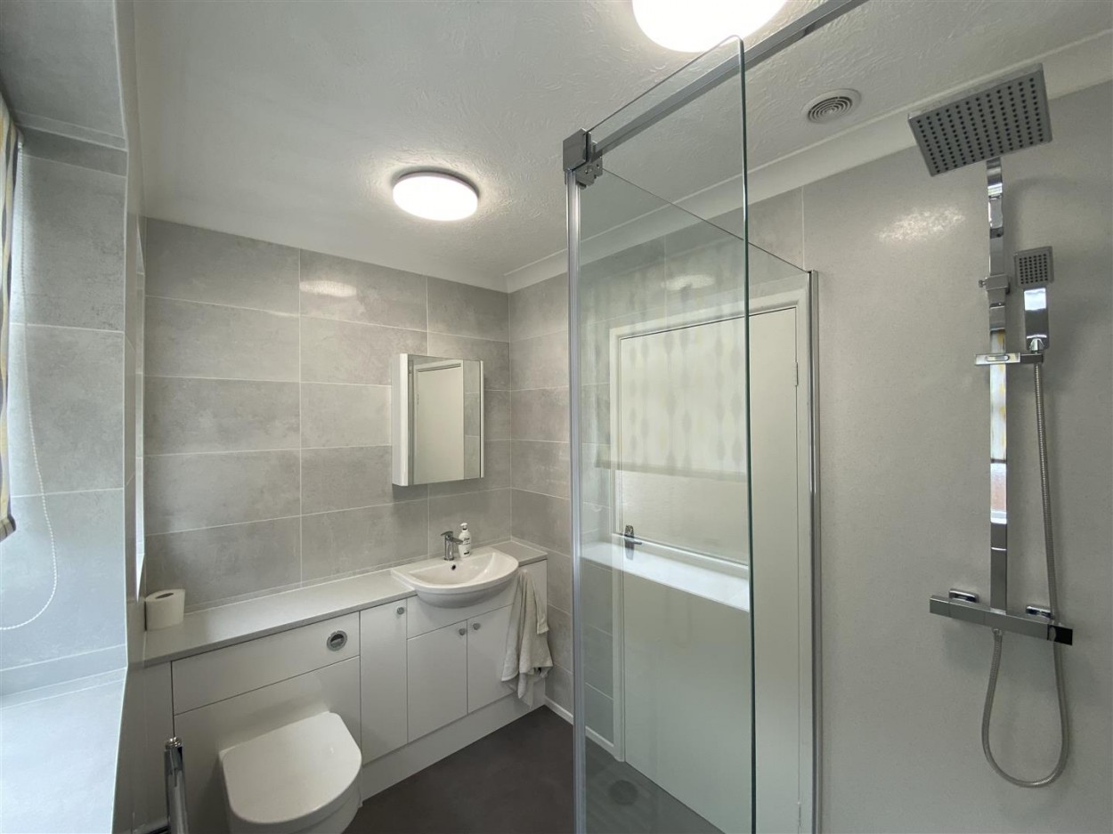 Barnsite Gardens Bathroom.jpeg