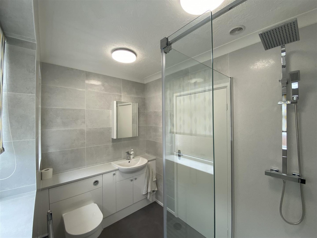 Barnsite Gardens Bathroom.jpeg