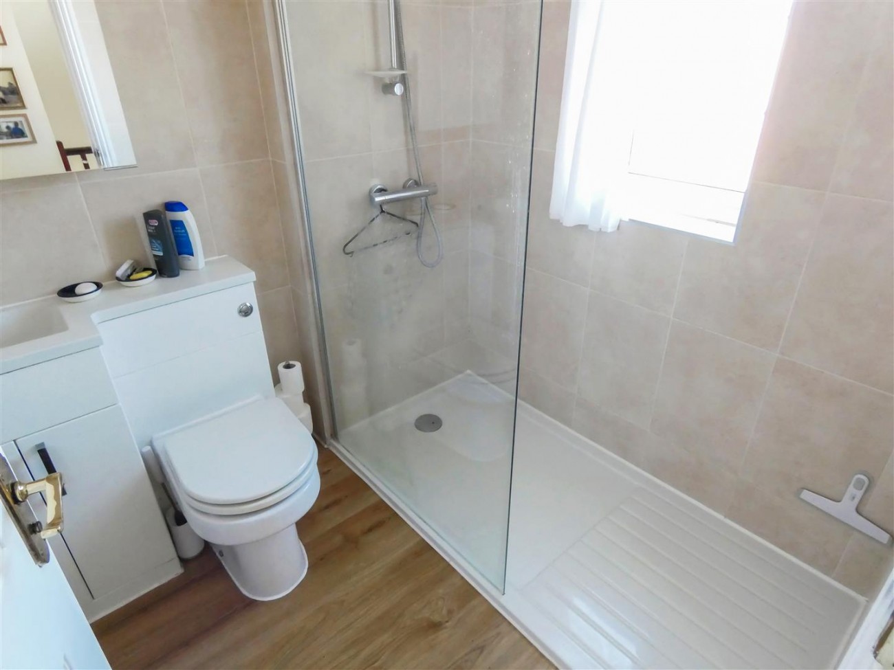 Separate Shower Room