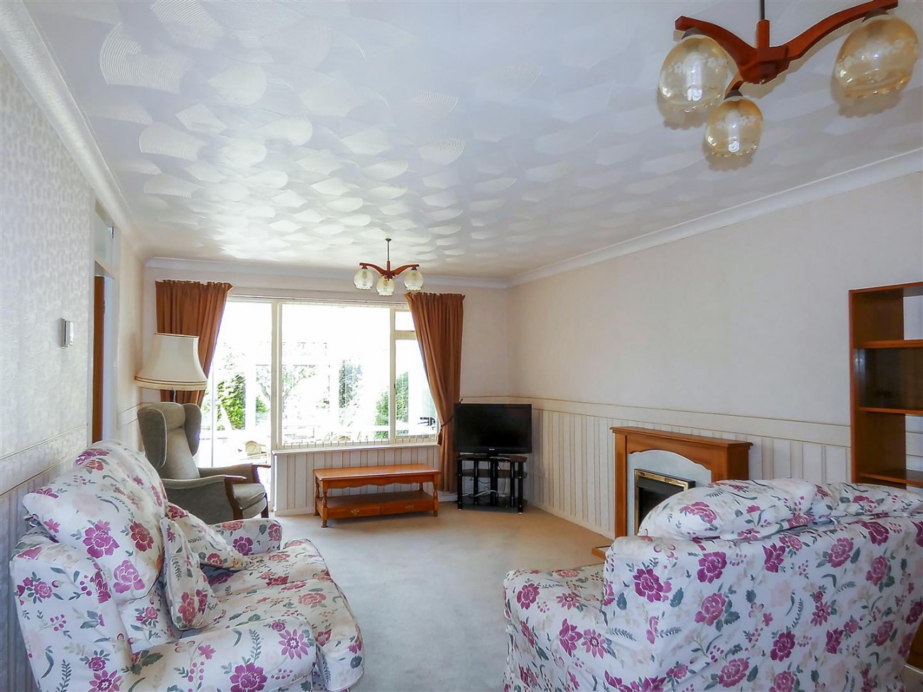 Lounge Dining (1).jpg