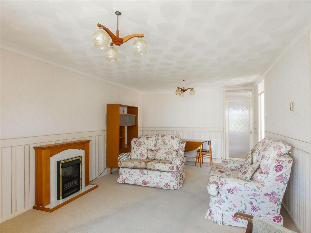 Lounge Dining (2).jpg