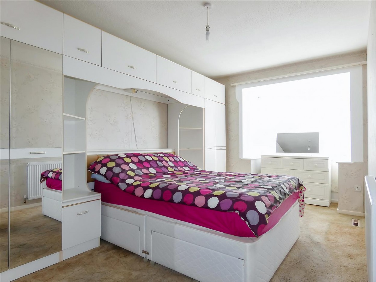 Bed 1.jpg