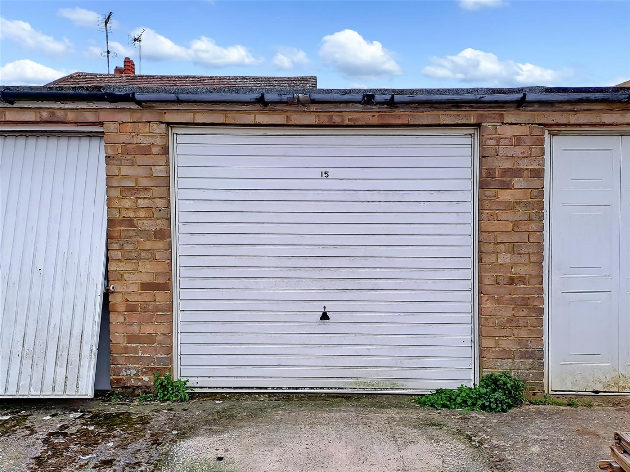 Garage & Parking