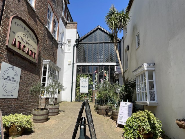 Tarrant Street, Arundel