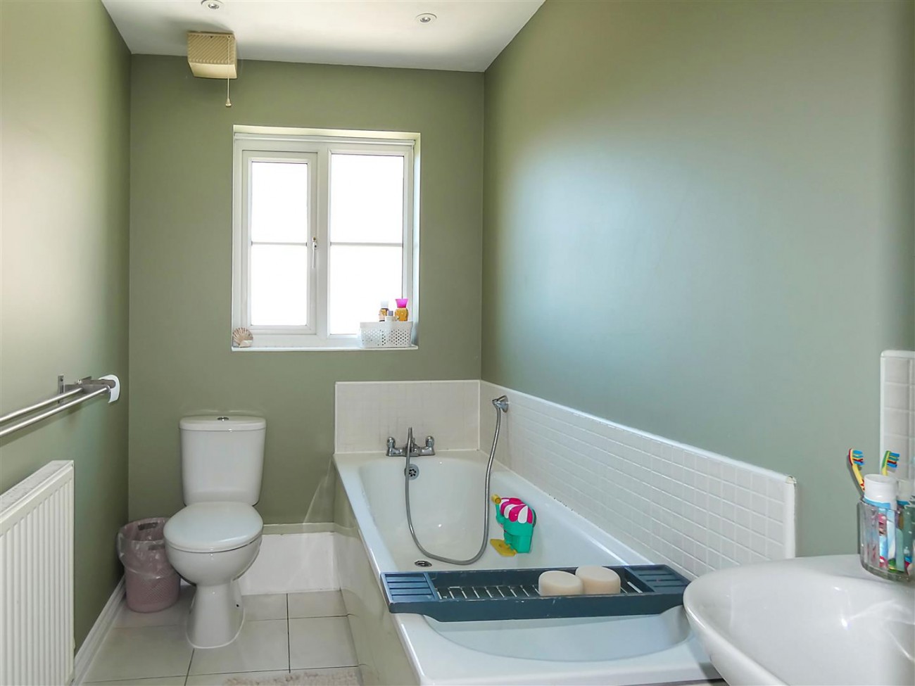 Bathroom (first floor)