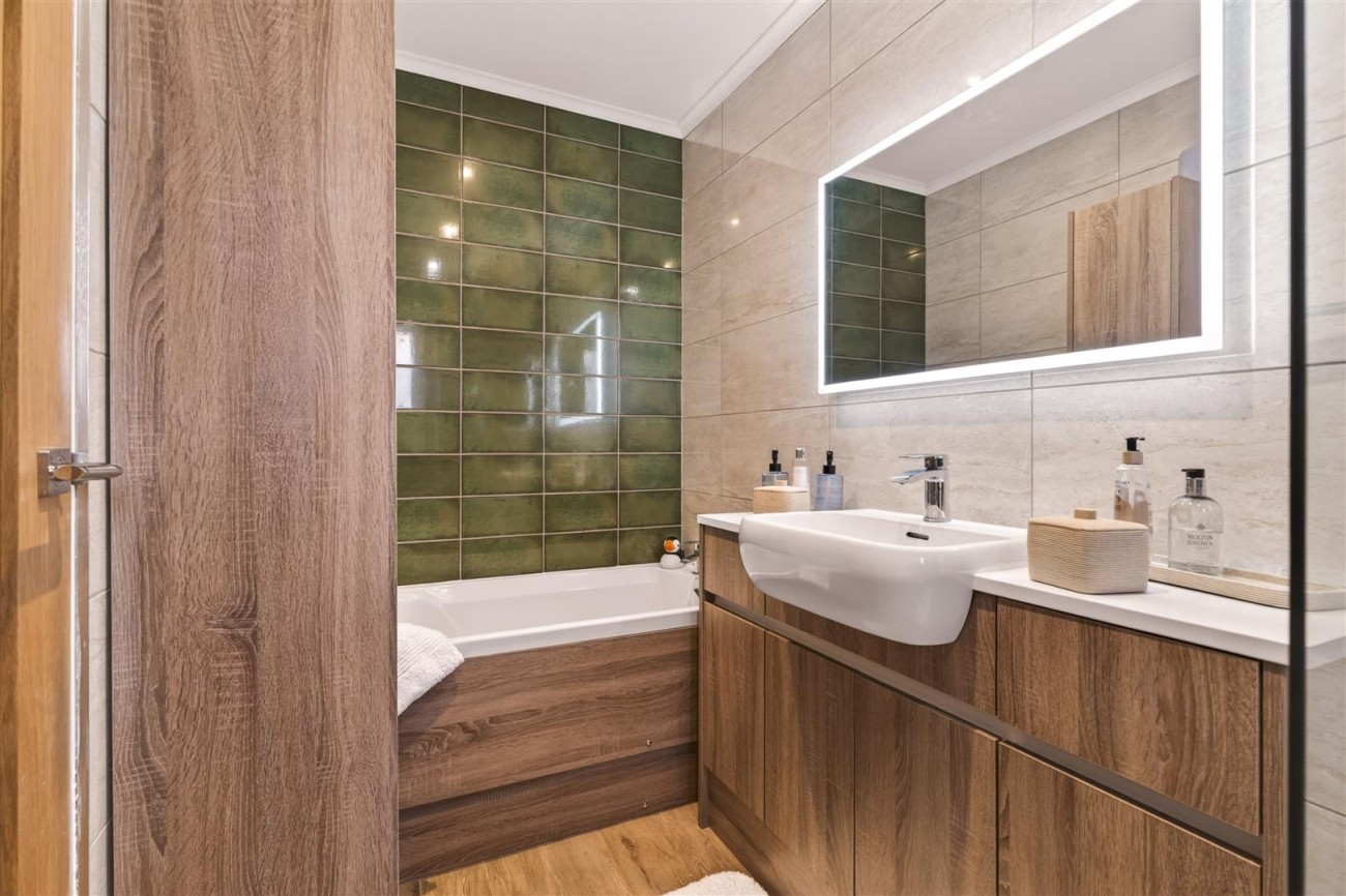 18 Shirley Close Final-21.jpg