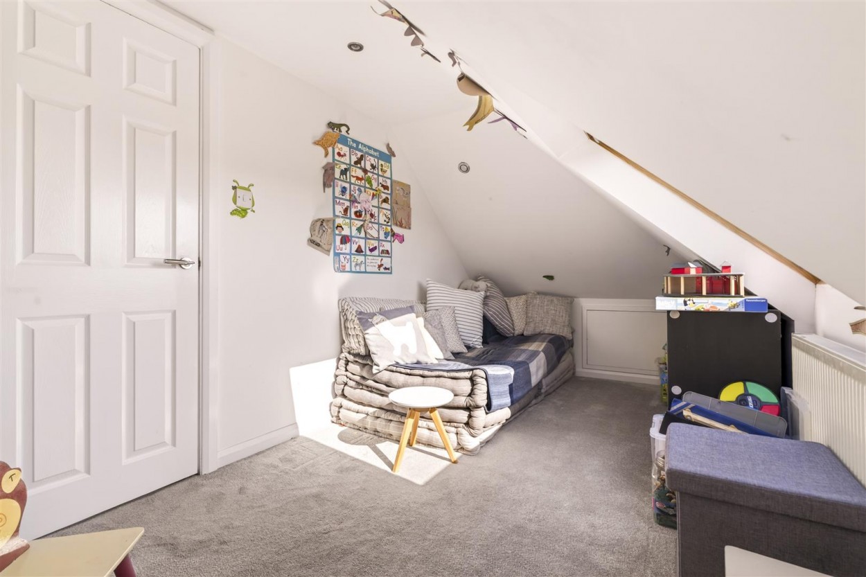 18 Shirley Close Final-11.jpg