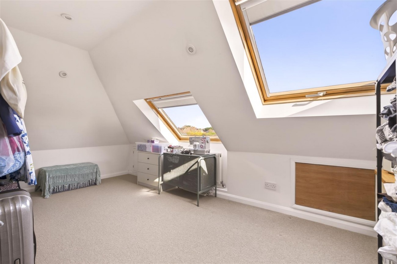 18 Shirley Close Final-12.jpg