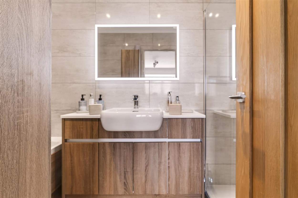 18 Shirley Close Final-22.jpg