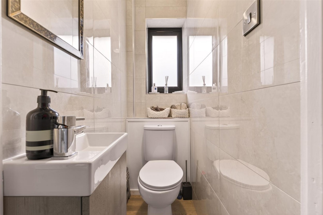 18 Shirley Close Final-23.jpg