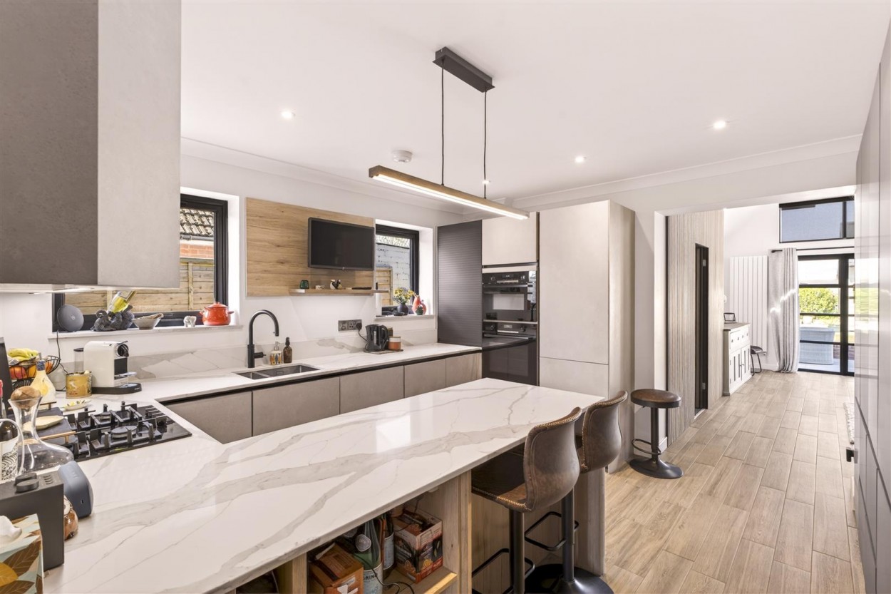 18 Shirley Close Final-31.jpg