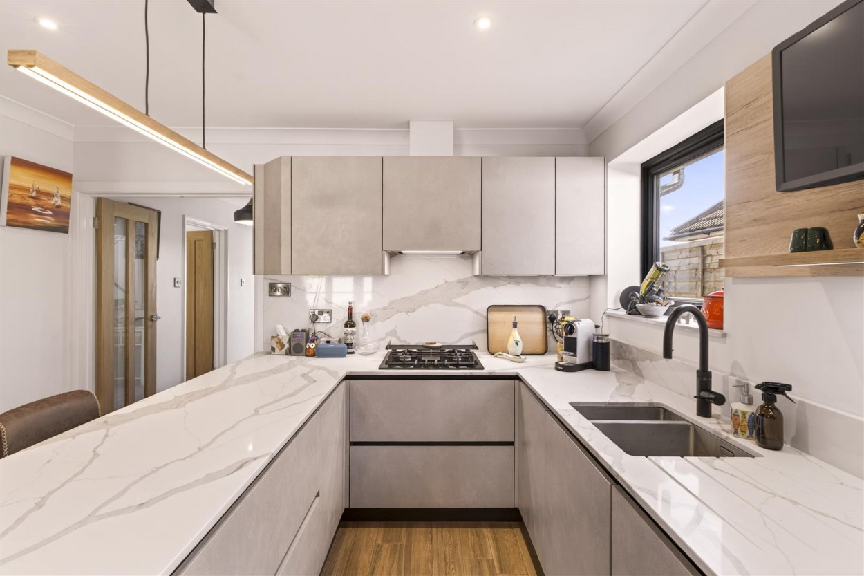 18 Shirley Close Final-34.jpg