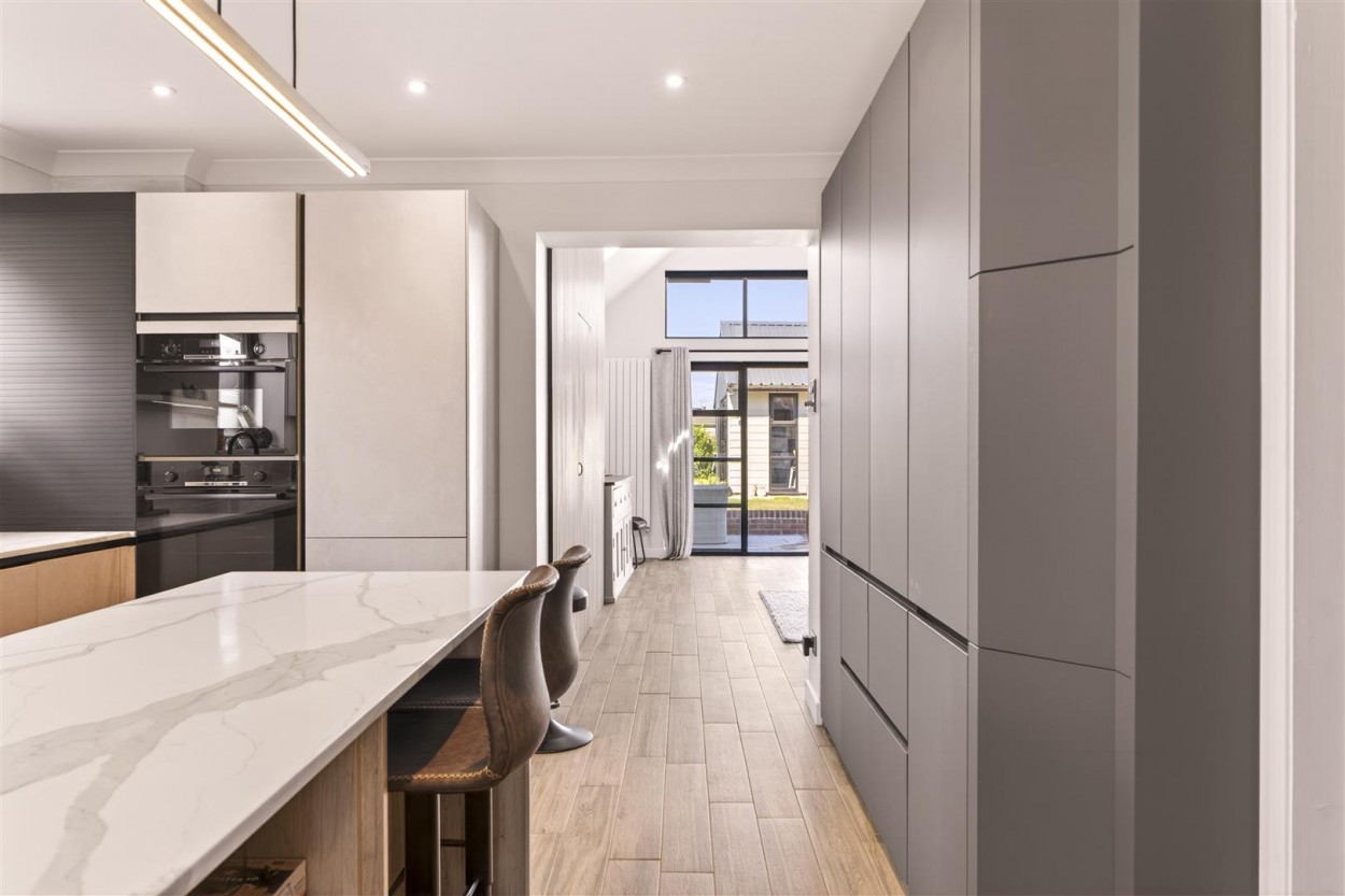 18 Shirley Close Final-39.jpg