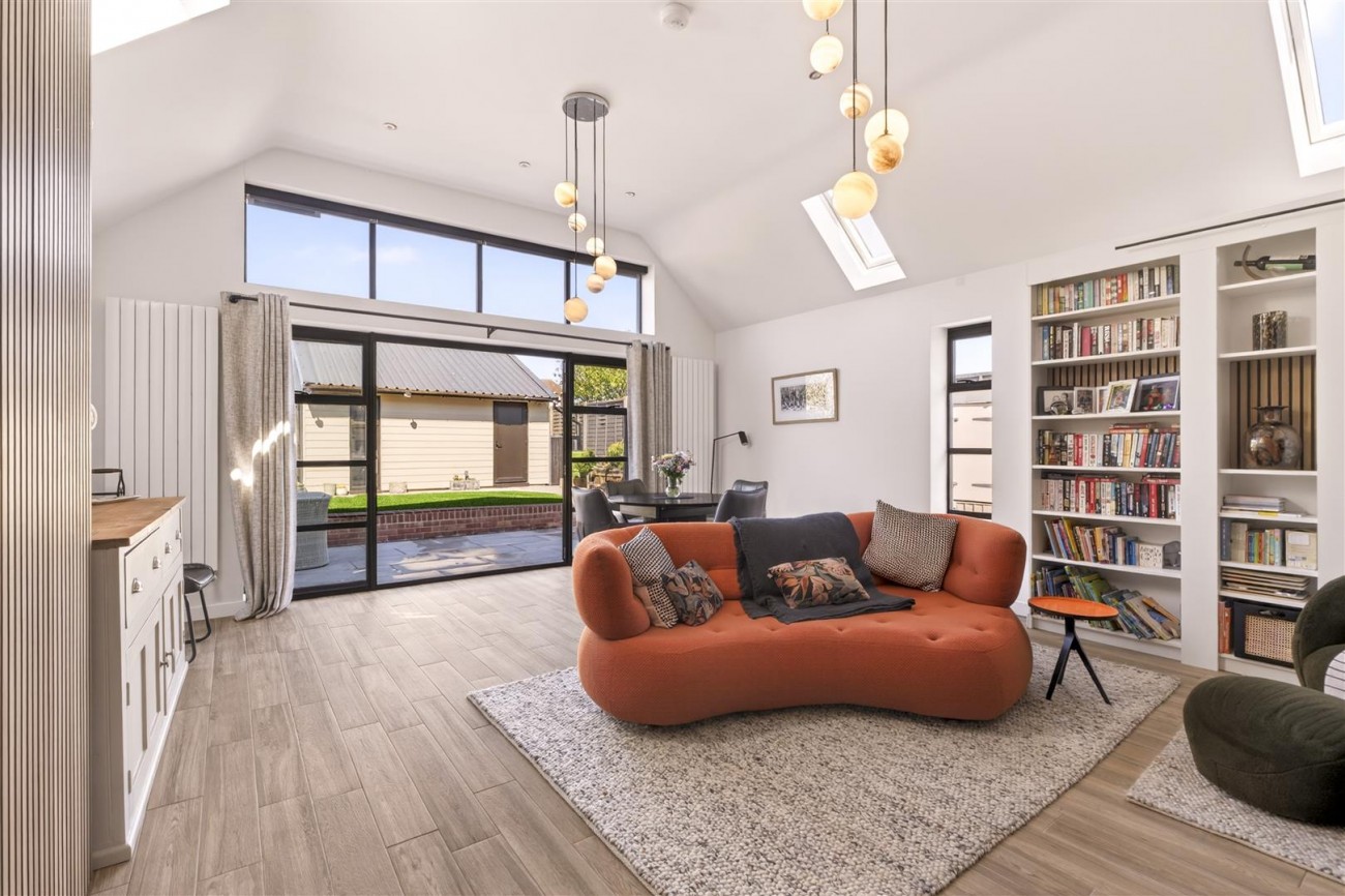 18 Shirley Close Final-66.jpg