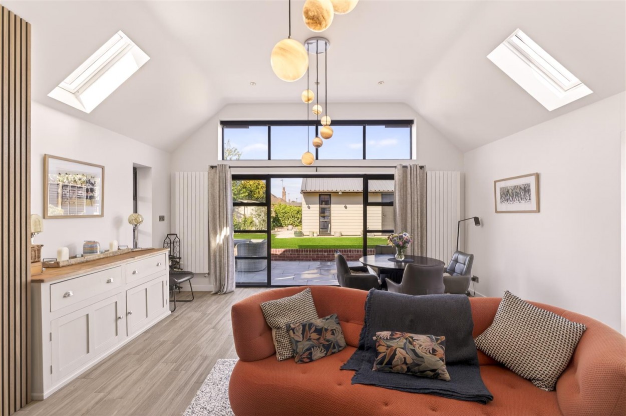 18 Shirley Close Final-65.jpg