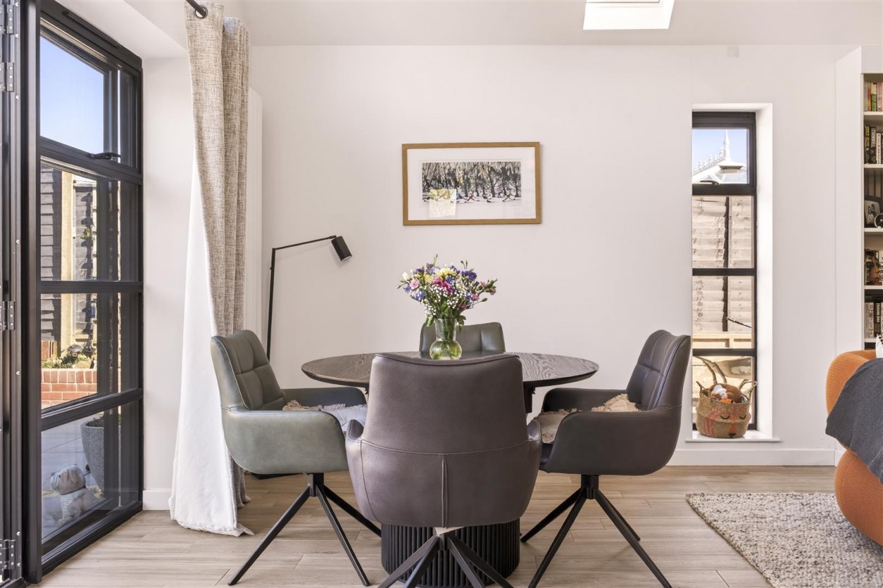 18 Shirley Close Final-55.jpg