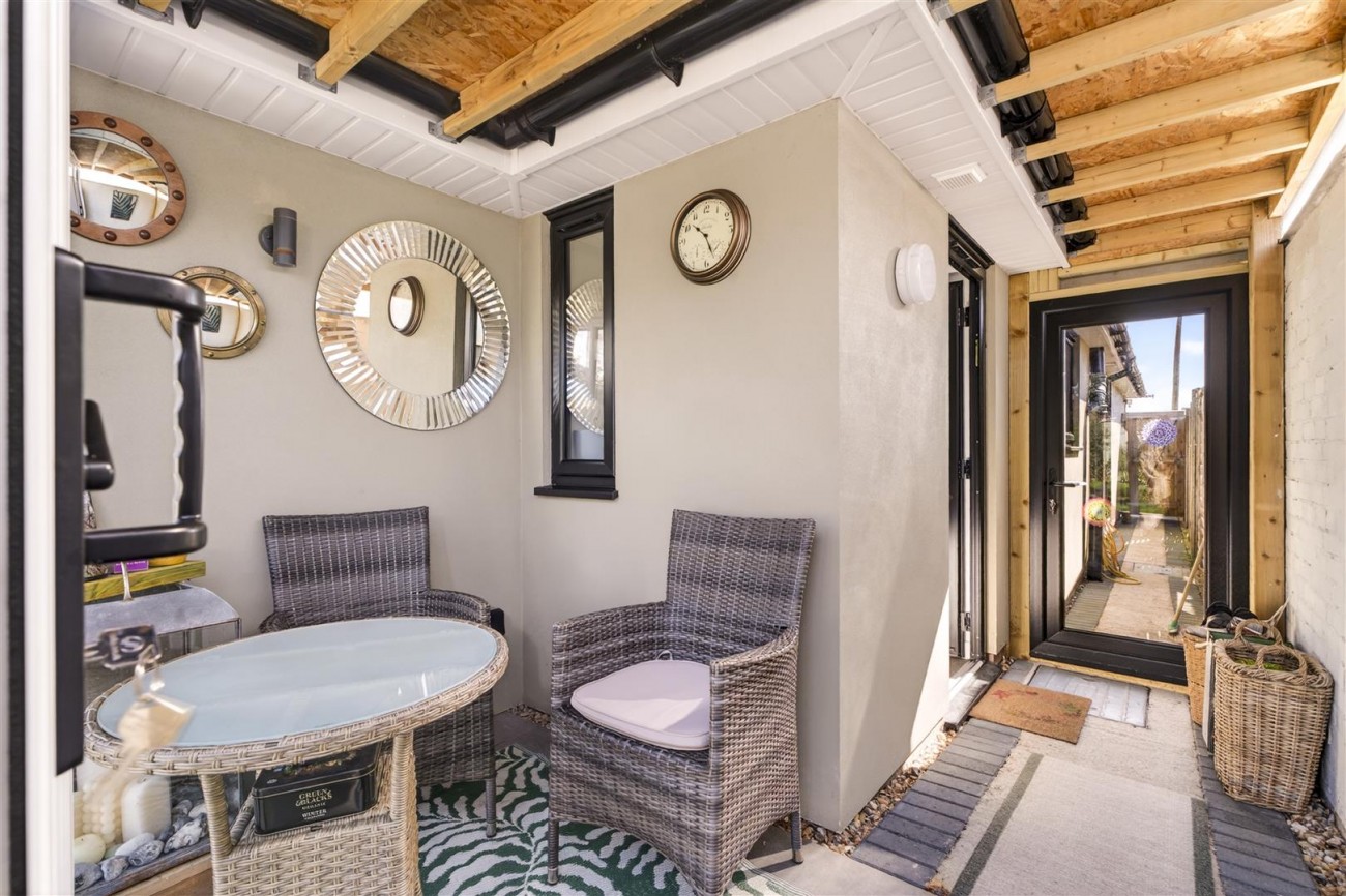 18 Shirley Close Final-61.jpg