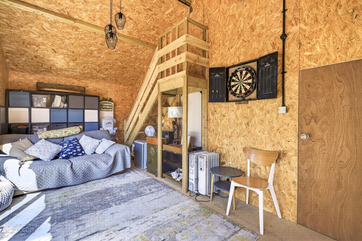 18 Shirley Close Final-64.jpg