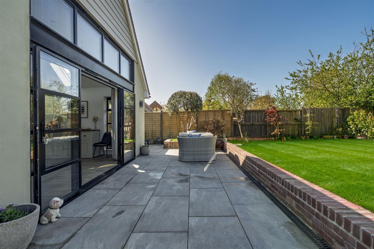 18 Shirley Close Final-4.jpg