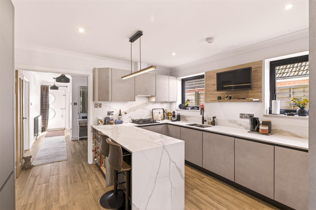 18 Shirley Close Final-32.jpg