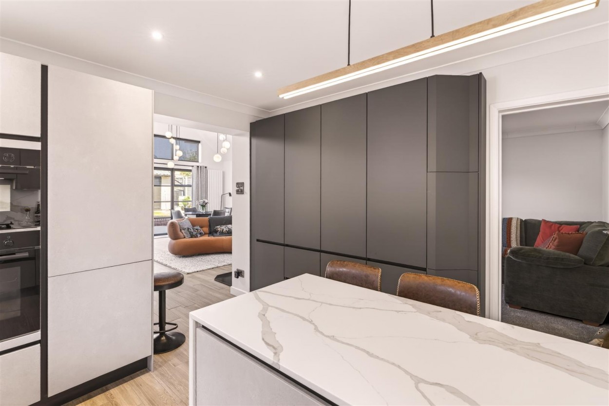 18 Shirley Close Final-35.jpg