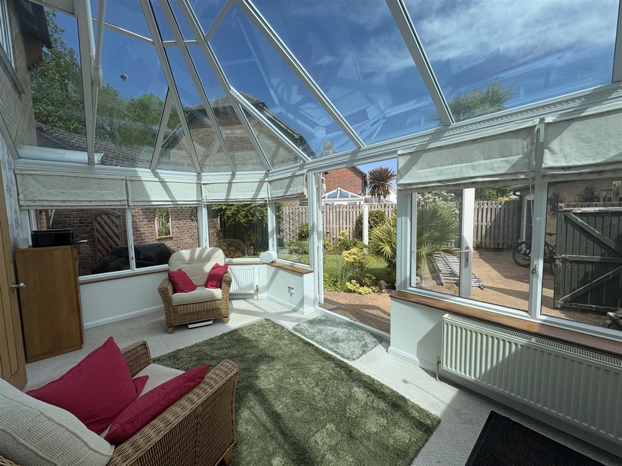 4 Hutchinson Close Conservatory.jpeg