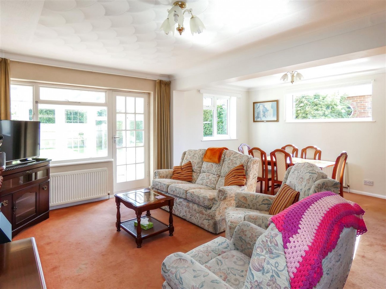 Lounge/Dining Room