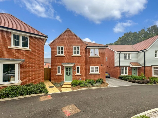 View Farrenden Way, Eastergate, Chichester