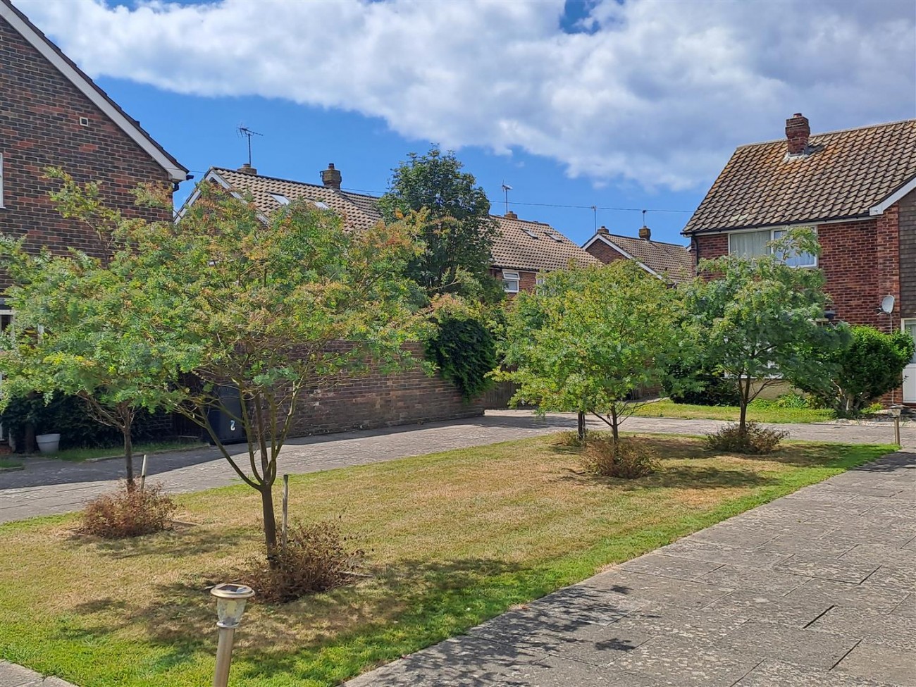 Communal Garden to Front
